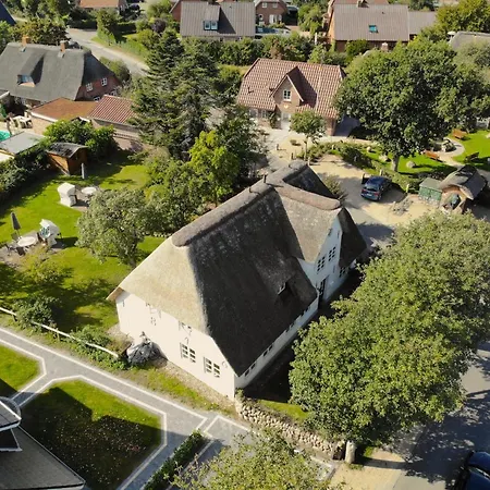 Altes Schulmeisterhaus 2 *